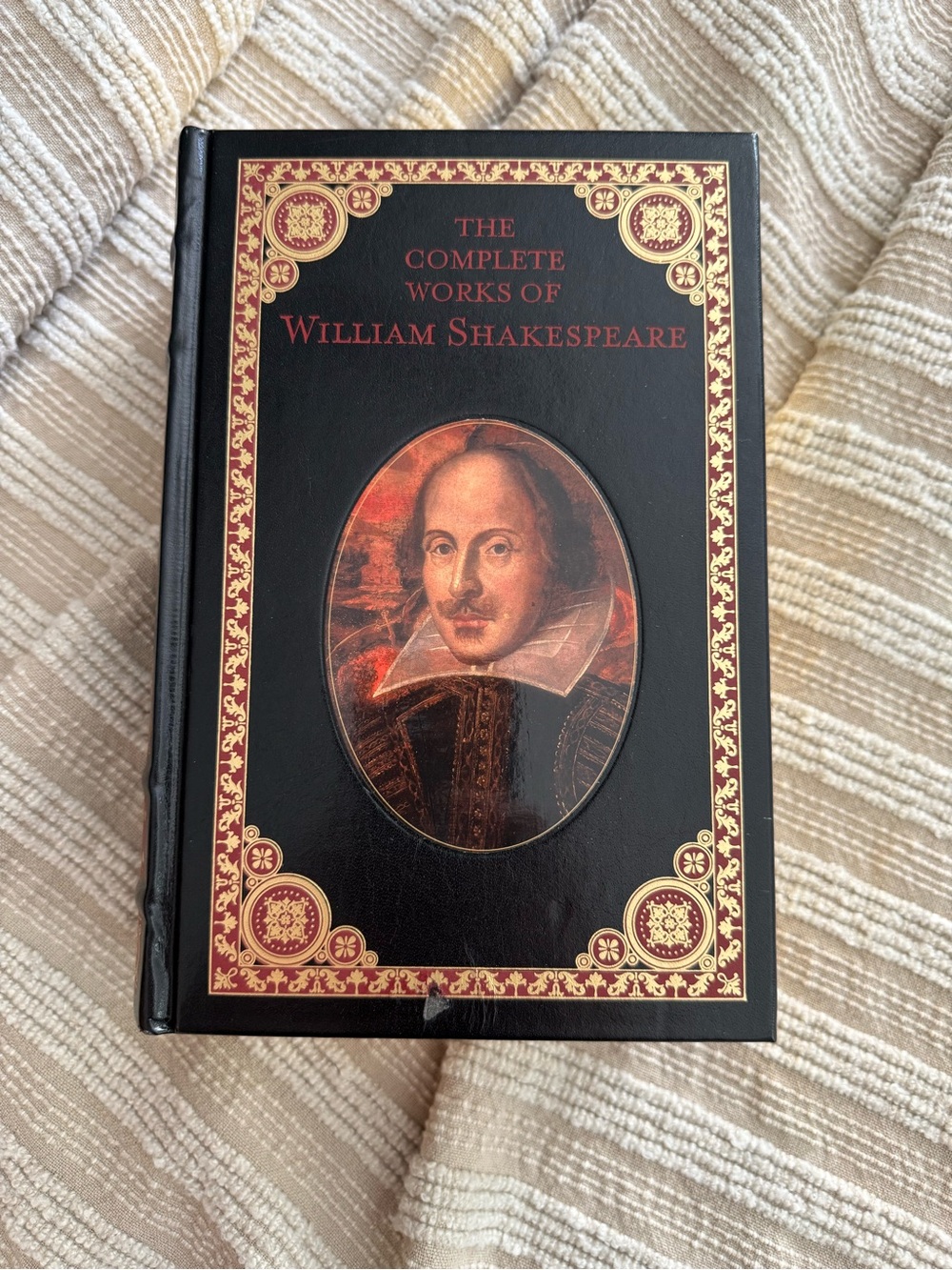 Barnes & Noble Black and Gold The Complete Works of William Shakespeare